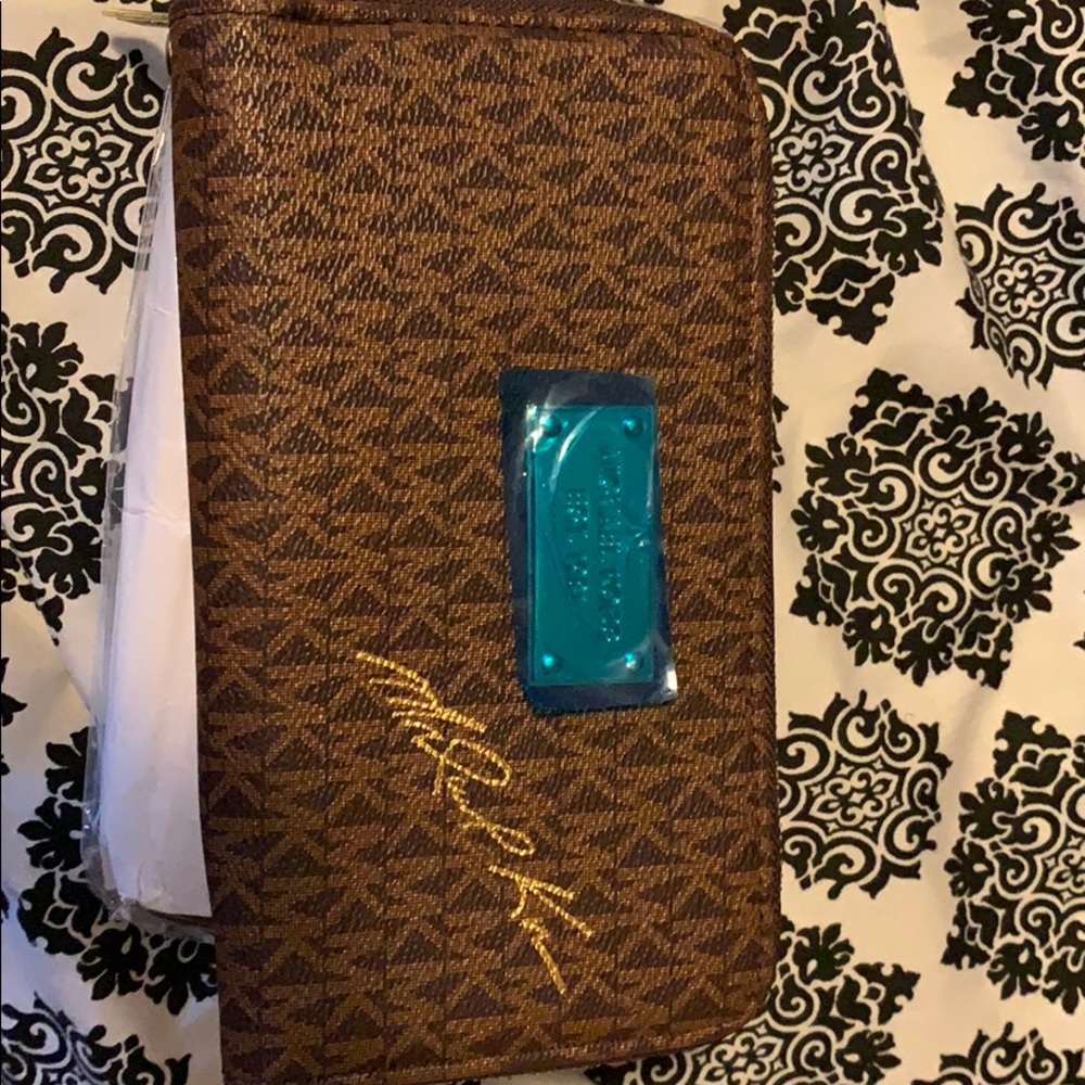 Michael kors wallet